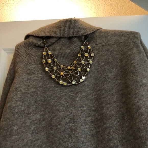 Banana Republick statment neckles - Picture 4 of 4